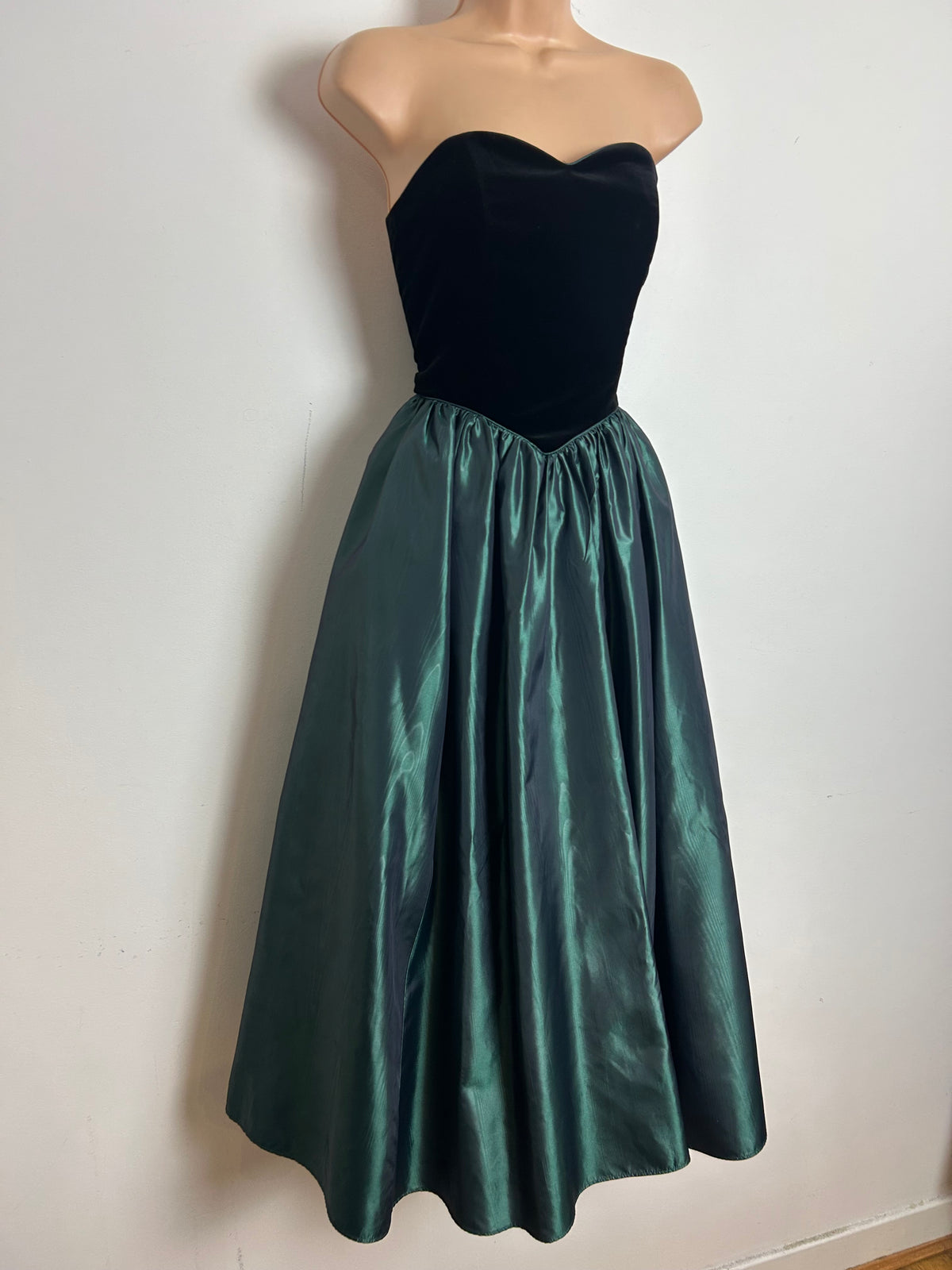 Vintage 1980s LAURA ASHLEY Size 6-8 (Size 12) Black Velvet & Bottle Green Acetate Taffeta Strapless Ballgown Party Dress