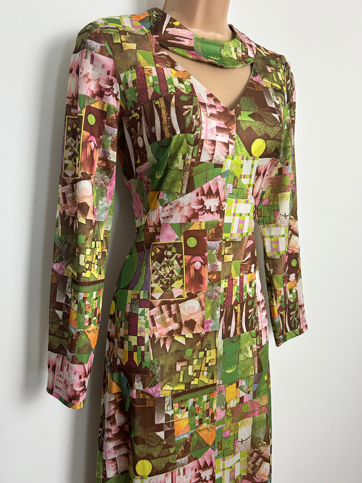 Vintage 1970s LEYGIL Size 10-12 Green Pink & Brown Keyhole Choker Neck Abstract Print Maxi Dress