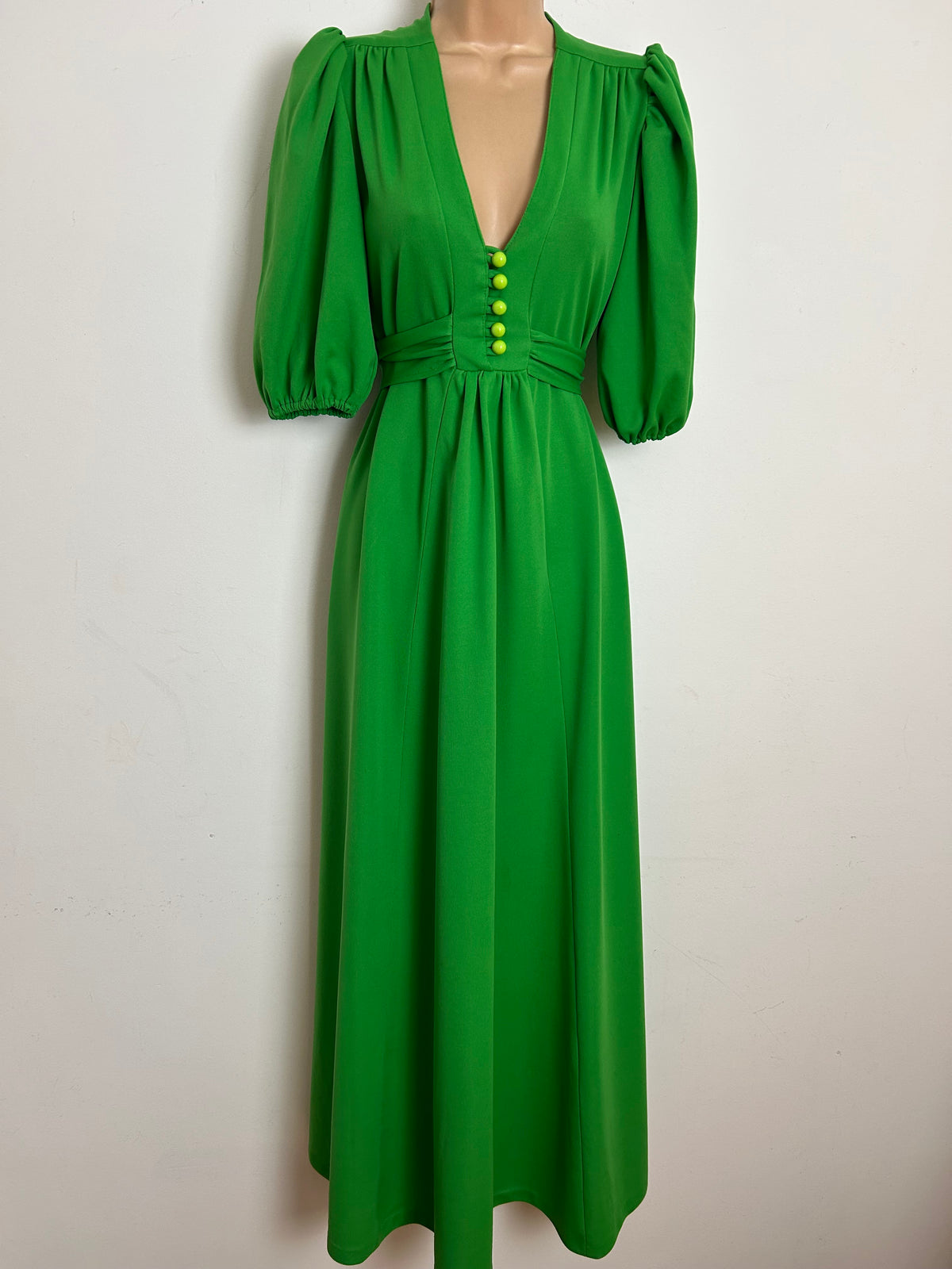 Vintage 1970s Size 12-14 Green Mid Length Sleeve Tie Back Maxi Dress