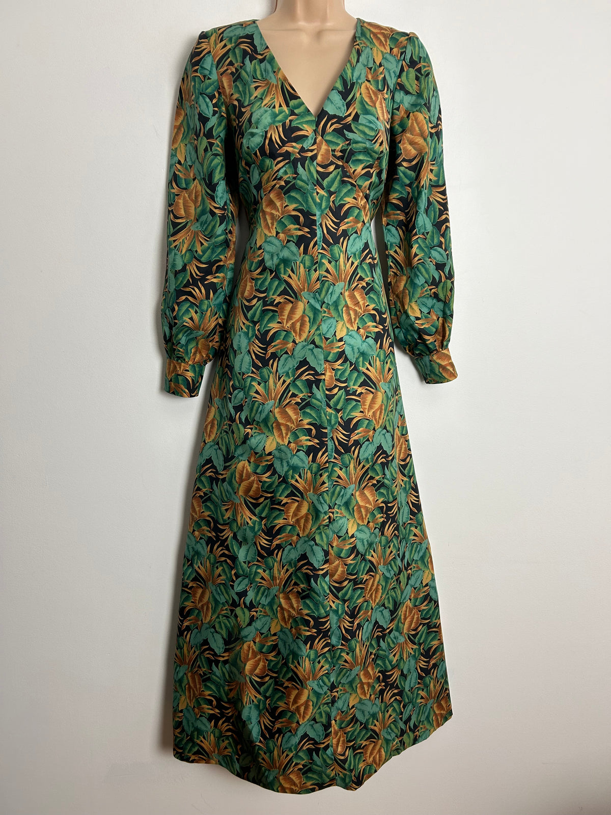 Vintage 1970s Size 10 Black Green & Sandy Beige Leaf Print Maxi Dress