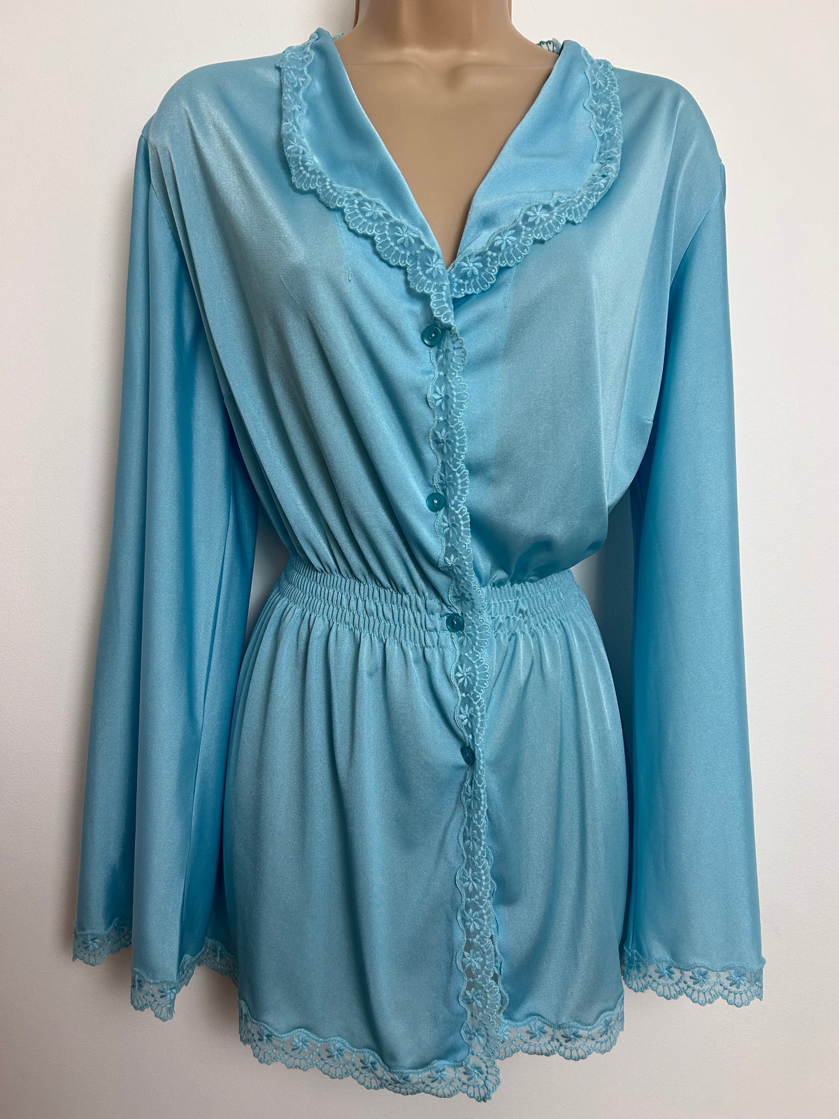 Vintage 1970s Size 12-14 Blue Lace Trim Long Sleeve Shirred Waist Bed Shirt/Jacket