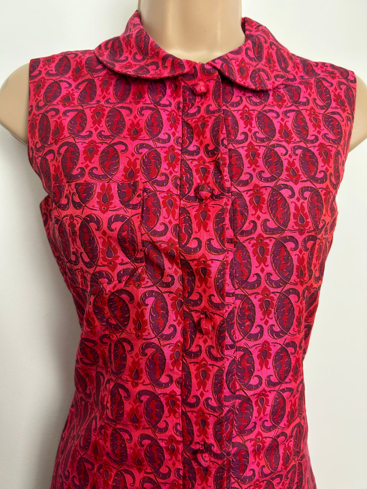 Vintage 1960s Size 8 Pink Tones Paisley Print Thai Silk Mini Mod Shift Dress
