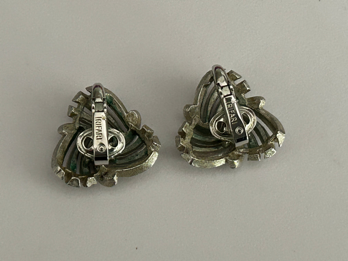 Vintage 1960s TRIFARI Silver Tone Matt Clip On Earrings