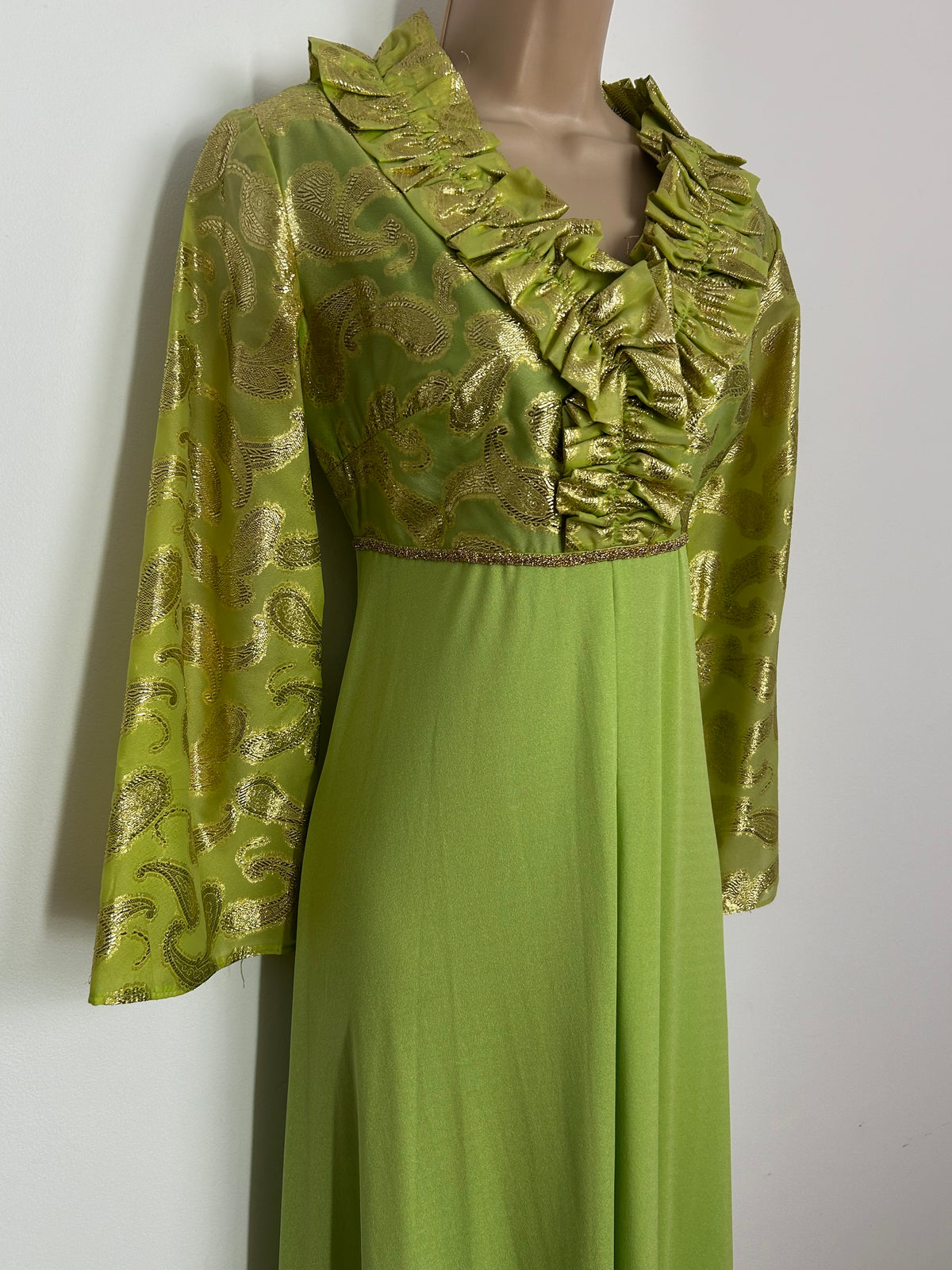Vintage Early 1970s Size 10 Green & Gold Jacquard Paisley Bodice Ruffle Neck Occasion Maxi Dress