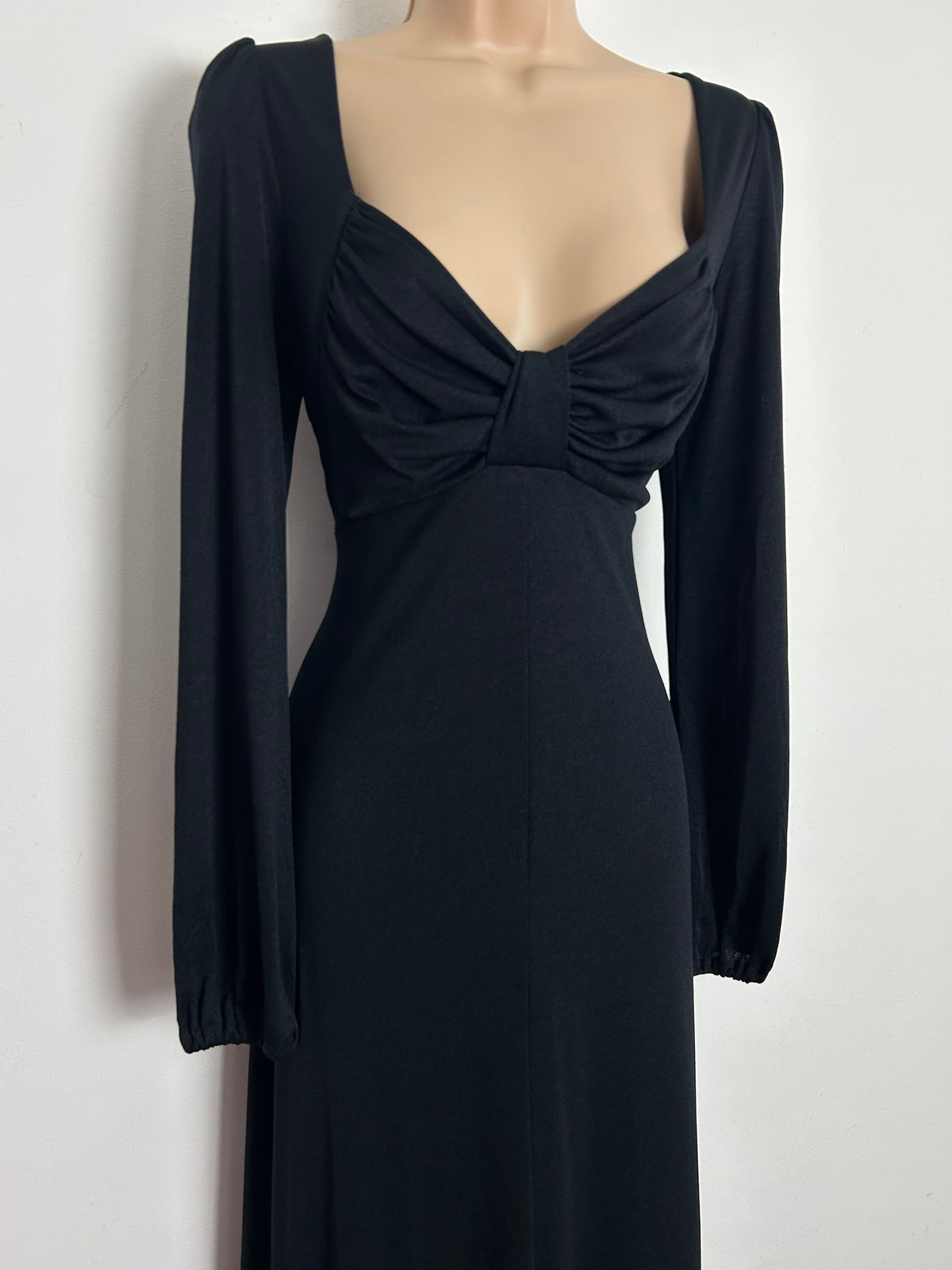 Vintage 1970s ZANIE Size 10-12 Black Sweetheart Neckline Long Sleeve Maxi Dress