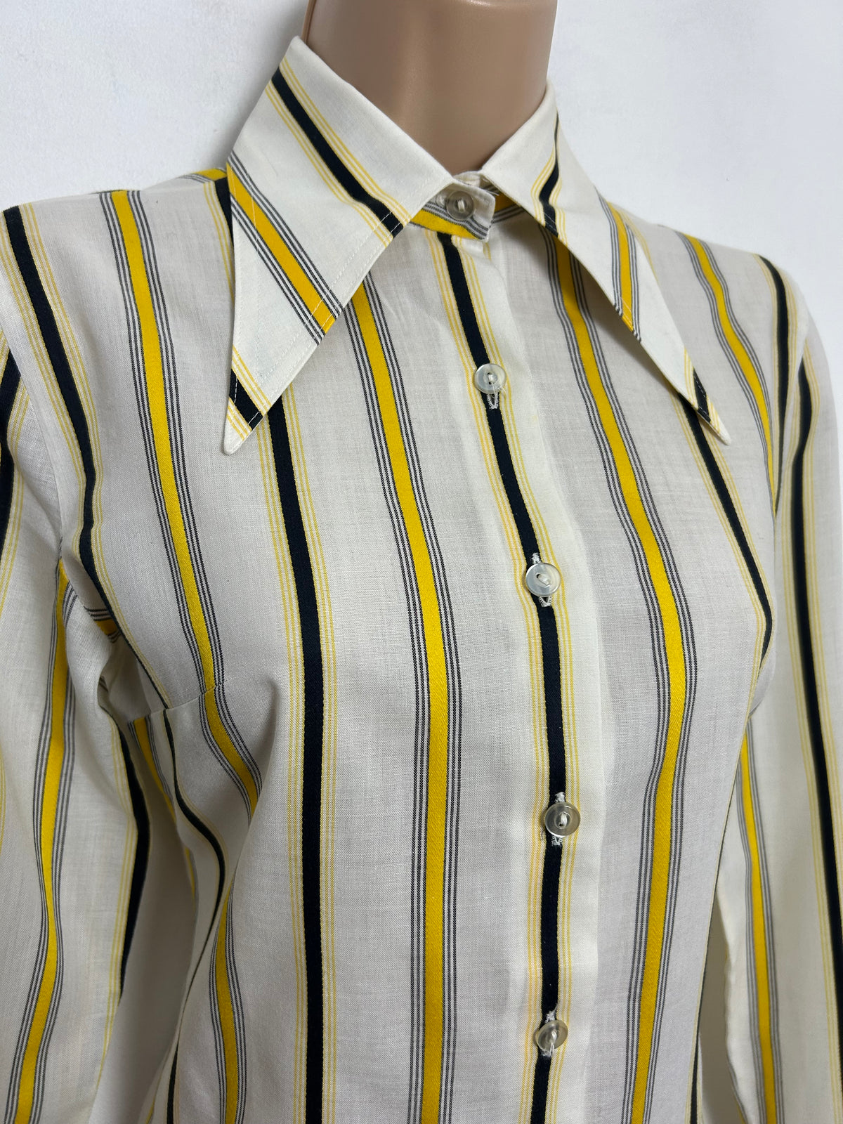 Vintage 1970s Size 8 White Yellow & Black Vertical Stripe Print Cotton Mix Long Sleeve Dagger Collar Shirt