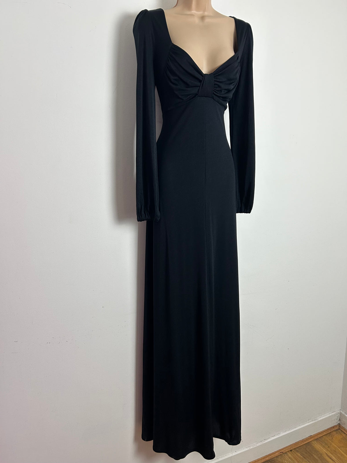 Vintage 1970s ZANIE Size 10-12 Black Sweetheart Neckline Long Sleeve Maxi Dress