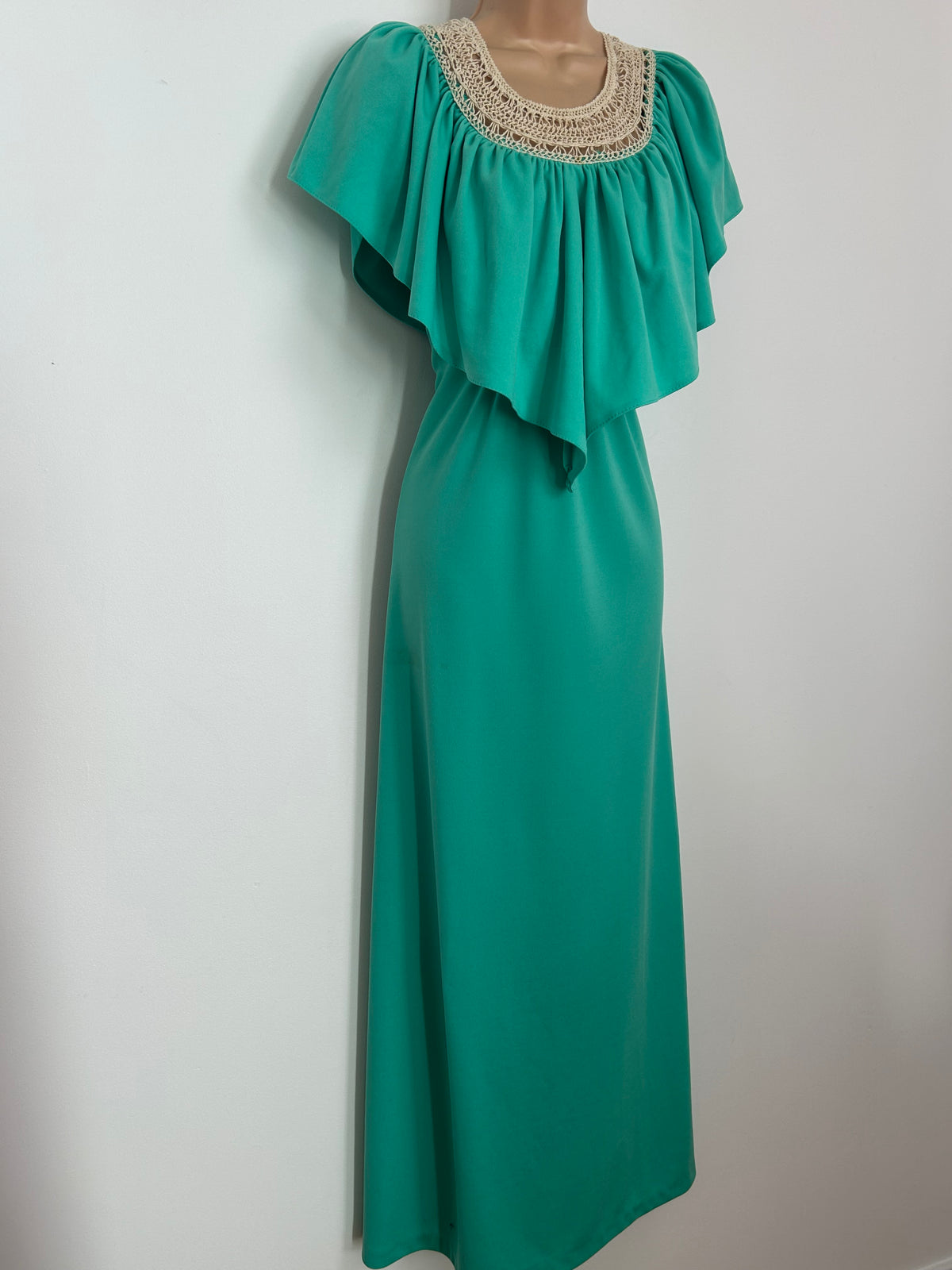Vintage 1970s Size 12 Seafoam Green Lace Neck Panel Capelet Boho Maxi Dress