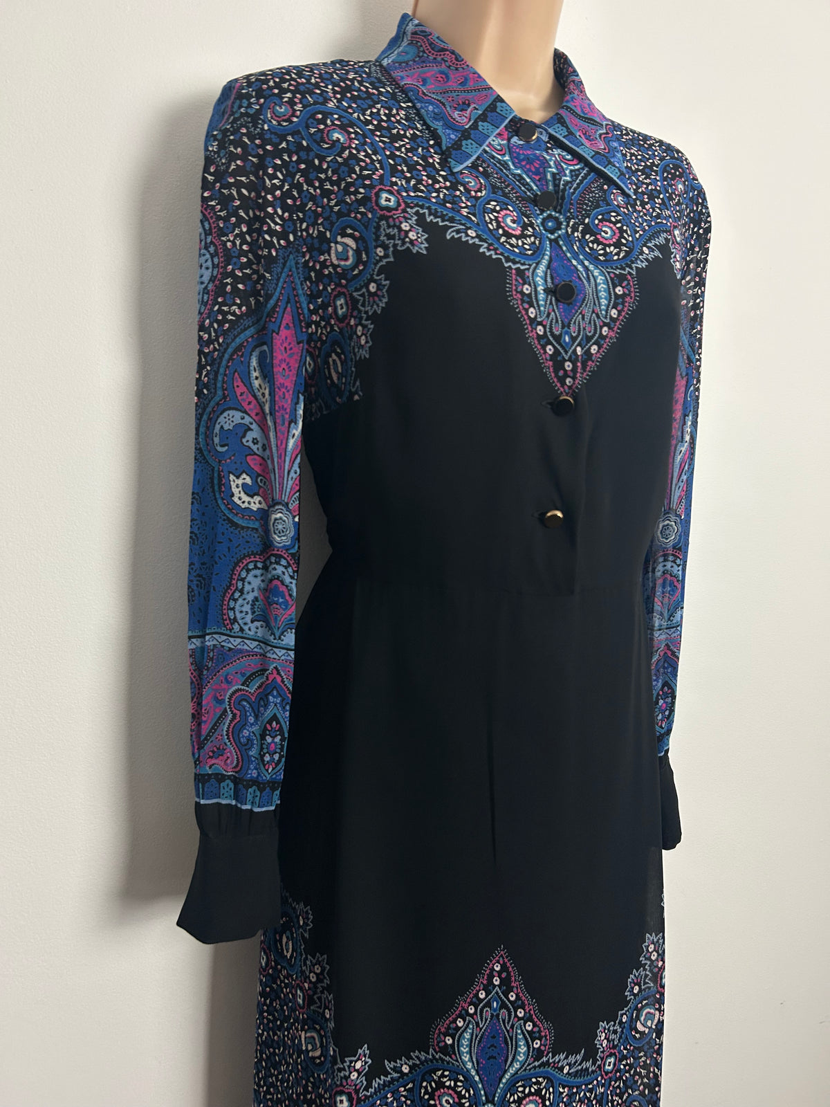 Vintage 1970s Size 12-14 Black Blue  Pink Scarf Print Long Sleeve Maxi Dress