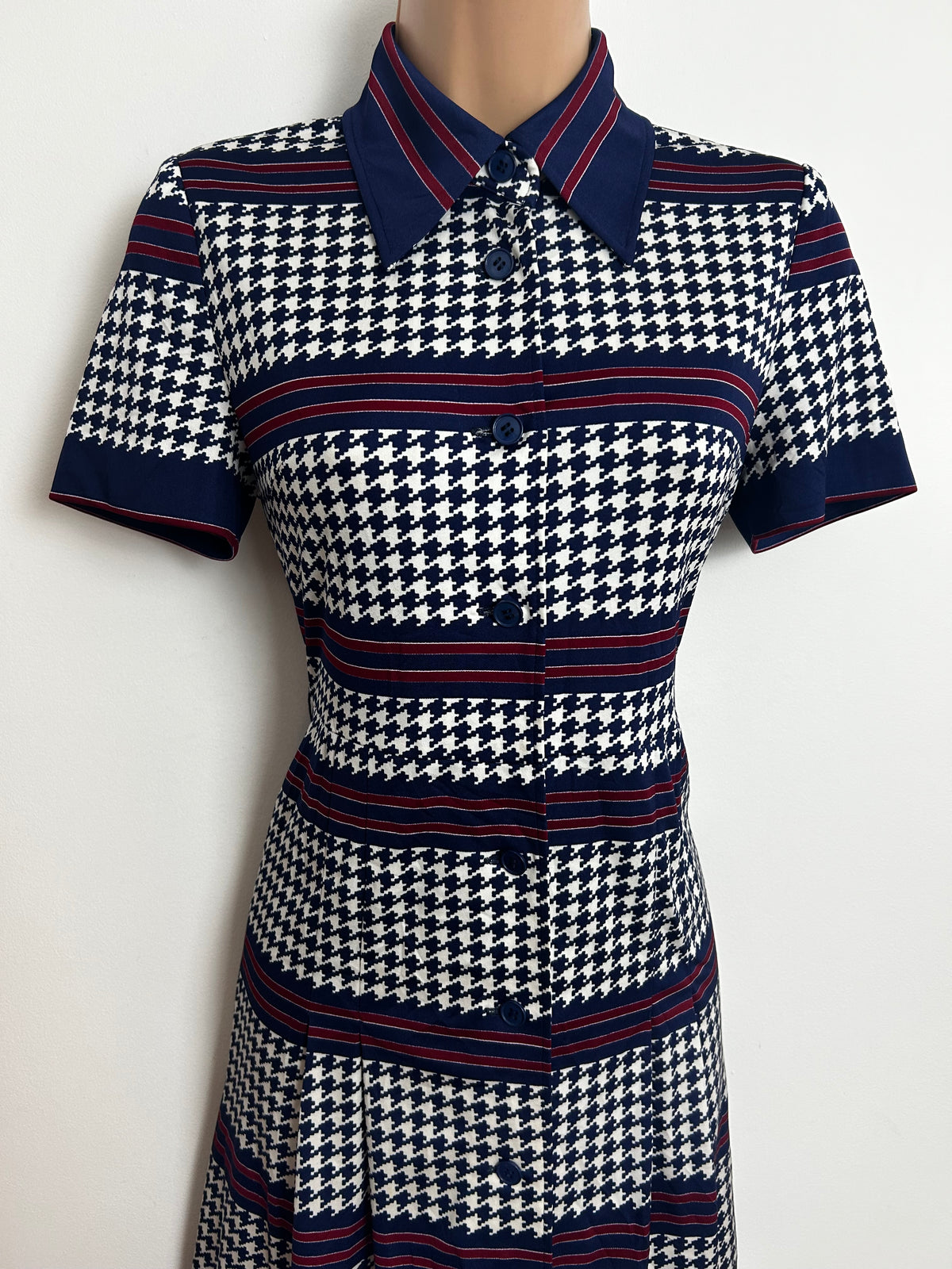 Vintage 1970s Size 8 Navy Blue White & Dark Red Dogstooth Check & Stripe Print Day Dress
