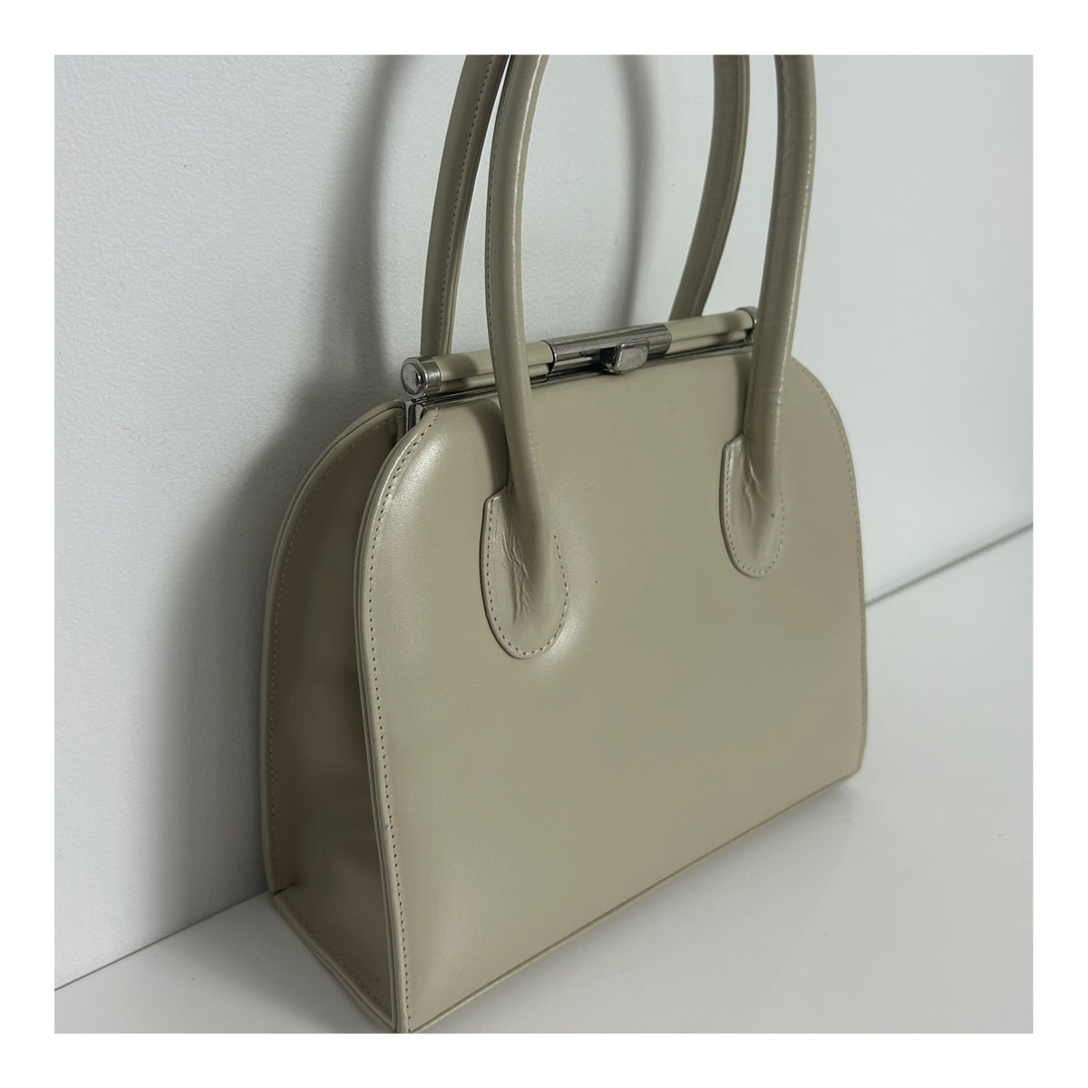 Vintage 1960s DEGREE Handmade In England Cream Leather Kelly Style Handbag
