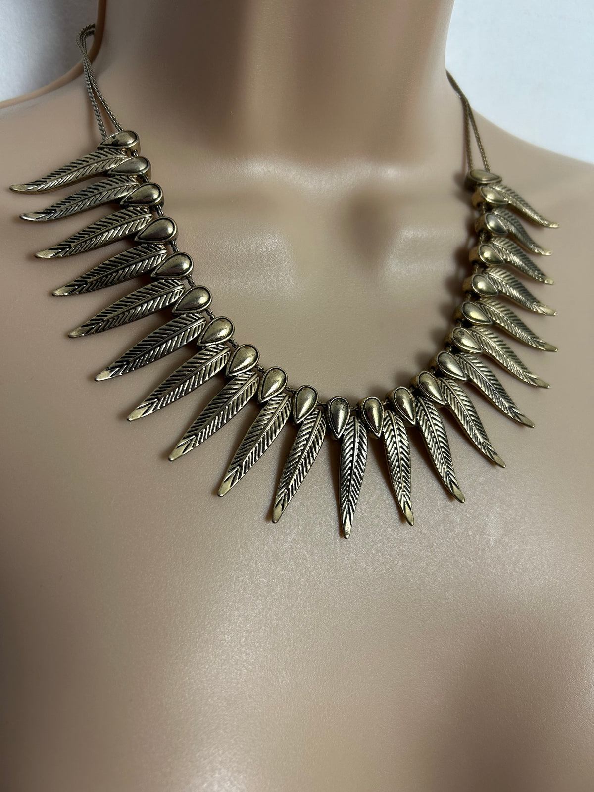 Vintage Gold Tone Double Chain Leaf Style Necklace