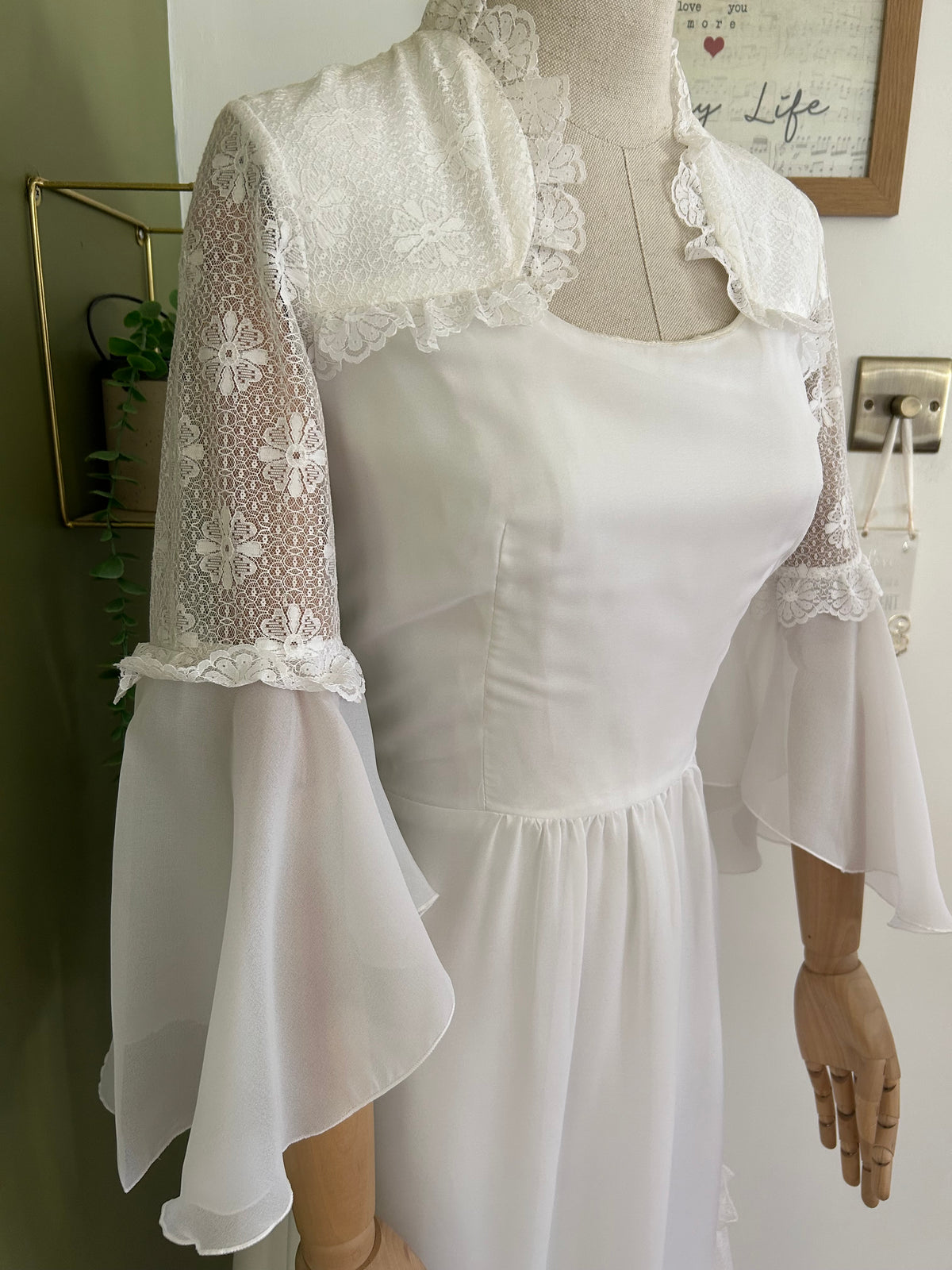 Vintage 1970s Size 8 White Chiffon & Lace Trumpet Sleeve Prairie Boho Wedding Dress