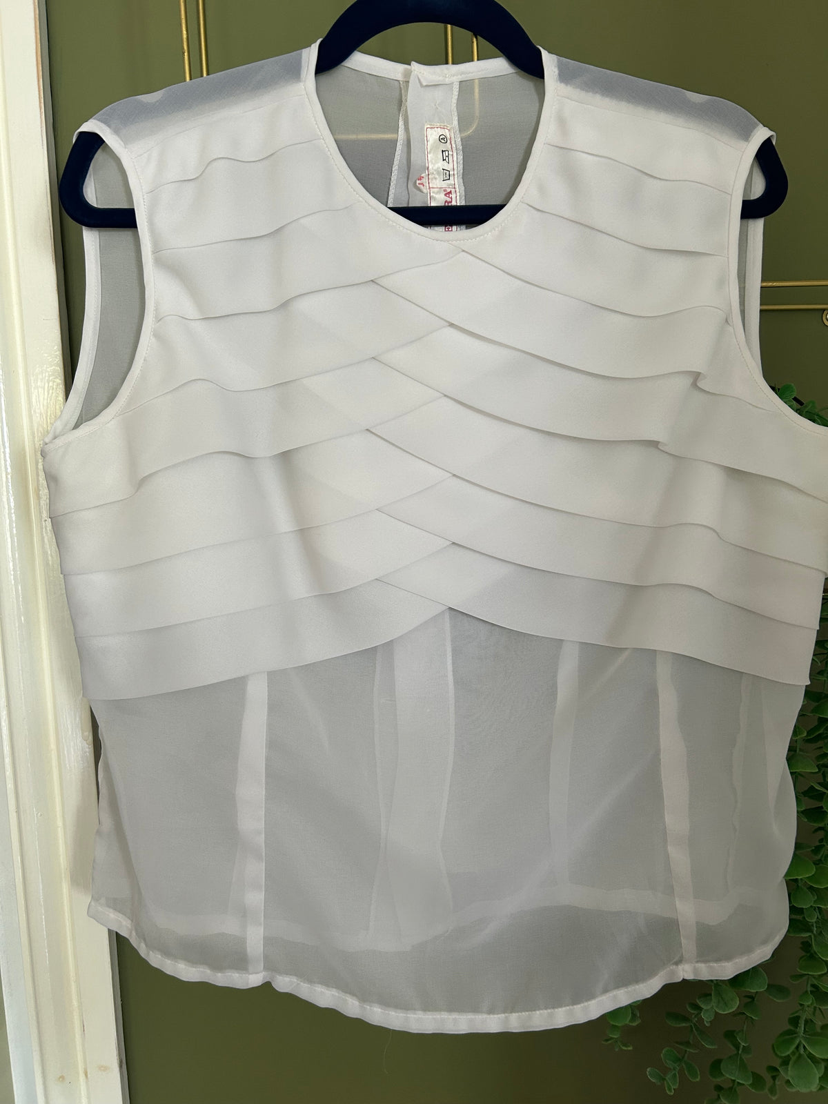 Vintage 1960s Approx Size 14-16 Wite Layered Sleeveless Button Back Blouse/Top