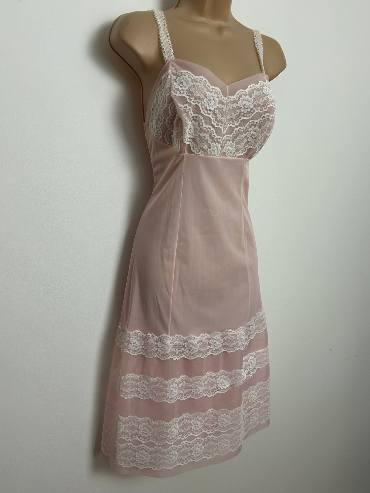 Vintage 1960s Size 10 Beautiful Pale Pink Lace Detail Nylon Slip
