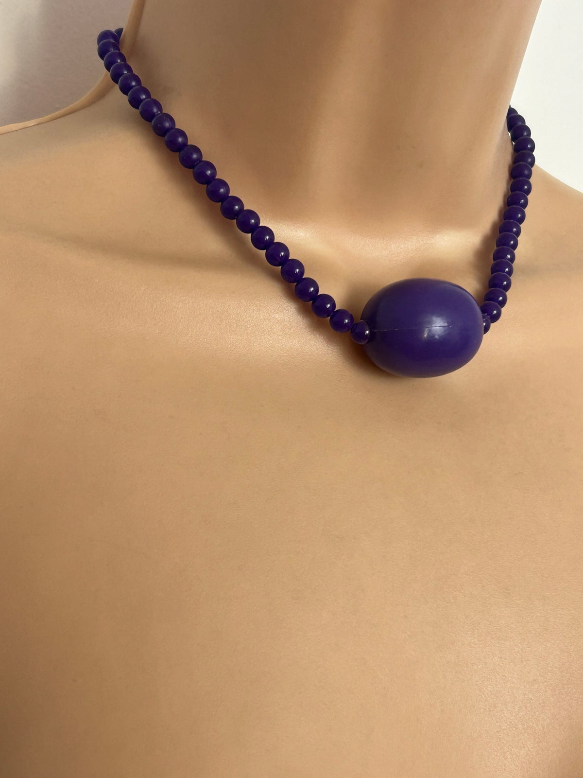 Vintage Late 1960s Purple Plastic Bead Statement Mod Choker Necklace