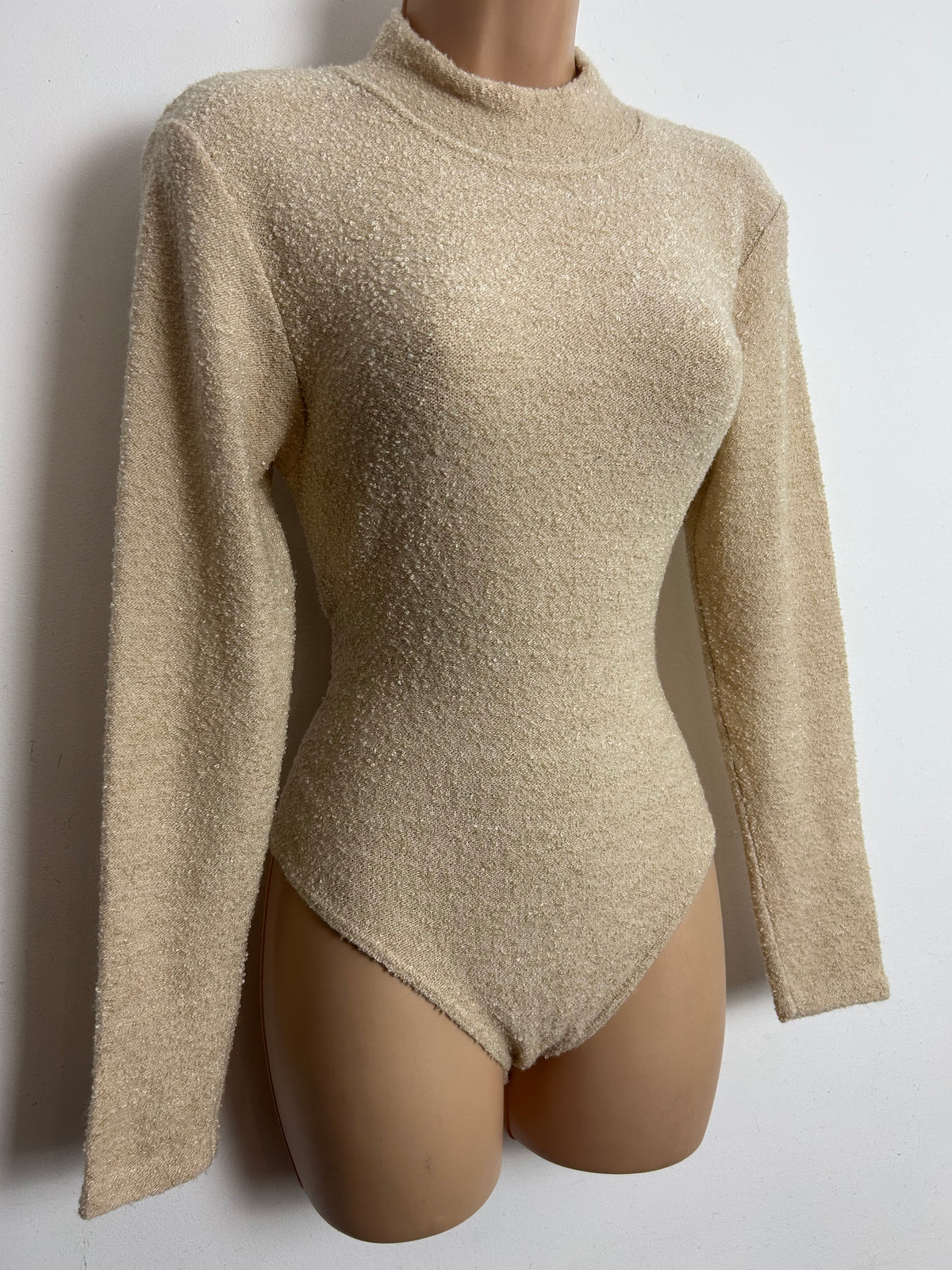 Vintage 1980s 1990s Size 10-12 Beige Soft Textured Long Sleeve Bodysuit