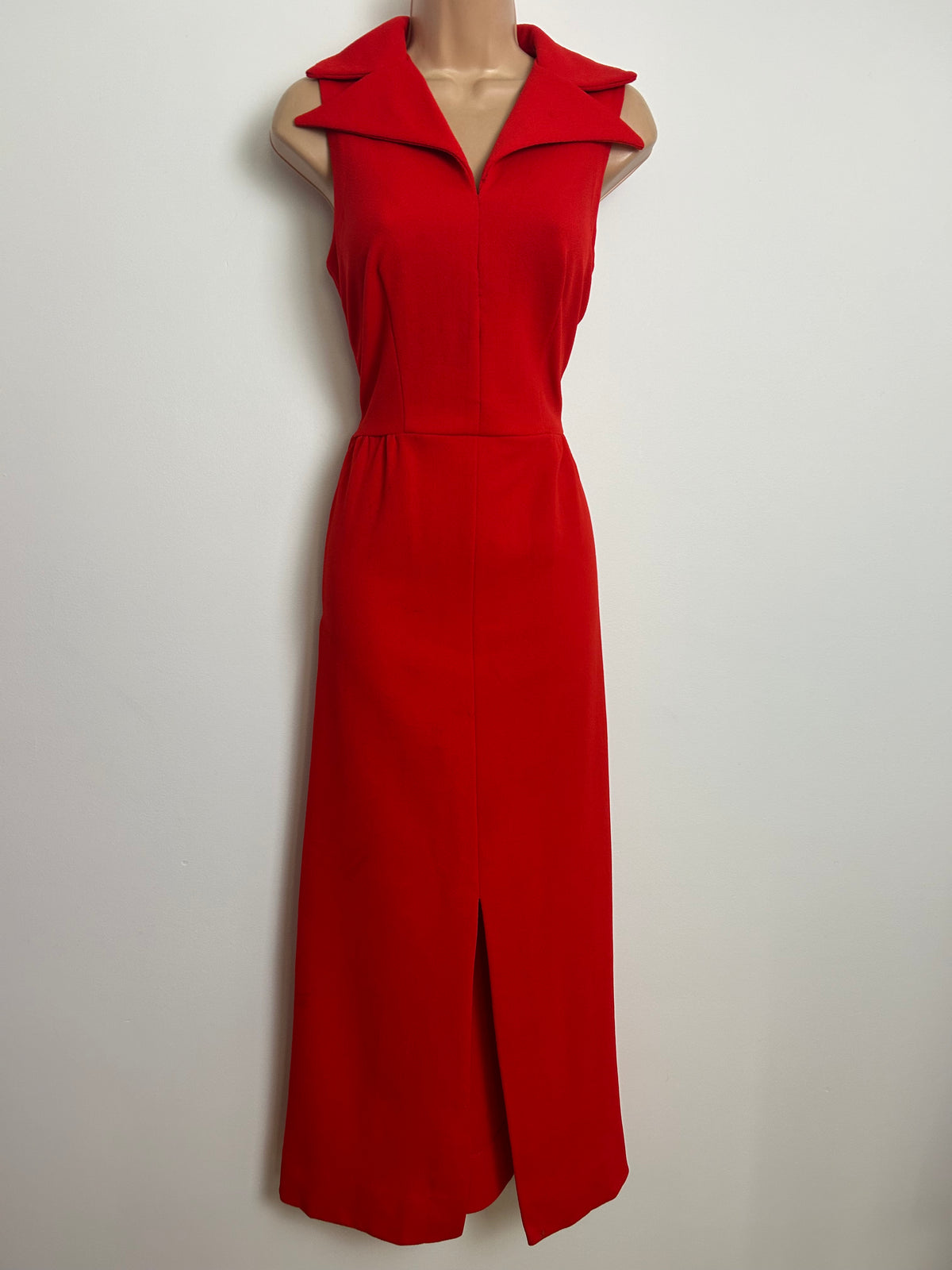 Vintage 1970s Size 8 Red Double Lapel Dagger Collar Sleeveless Maxi Dress