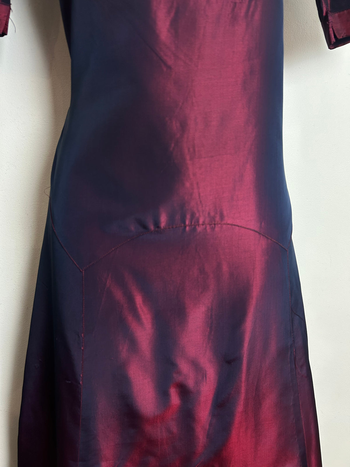 Vintage Original 1930s Size 8-10 Iridescent Plum Purple Satin Shirred Ruffle Detail Evening Dress