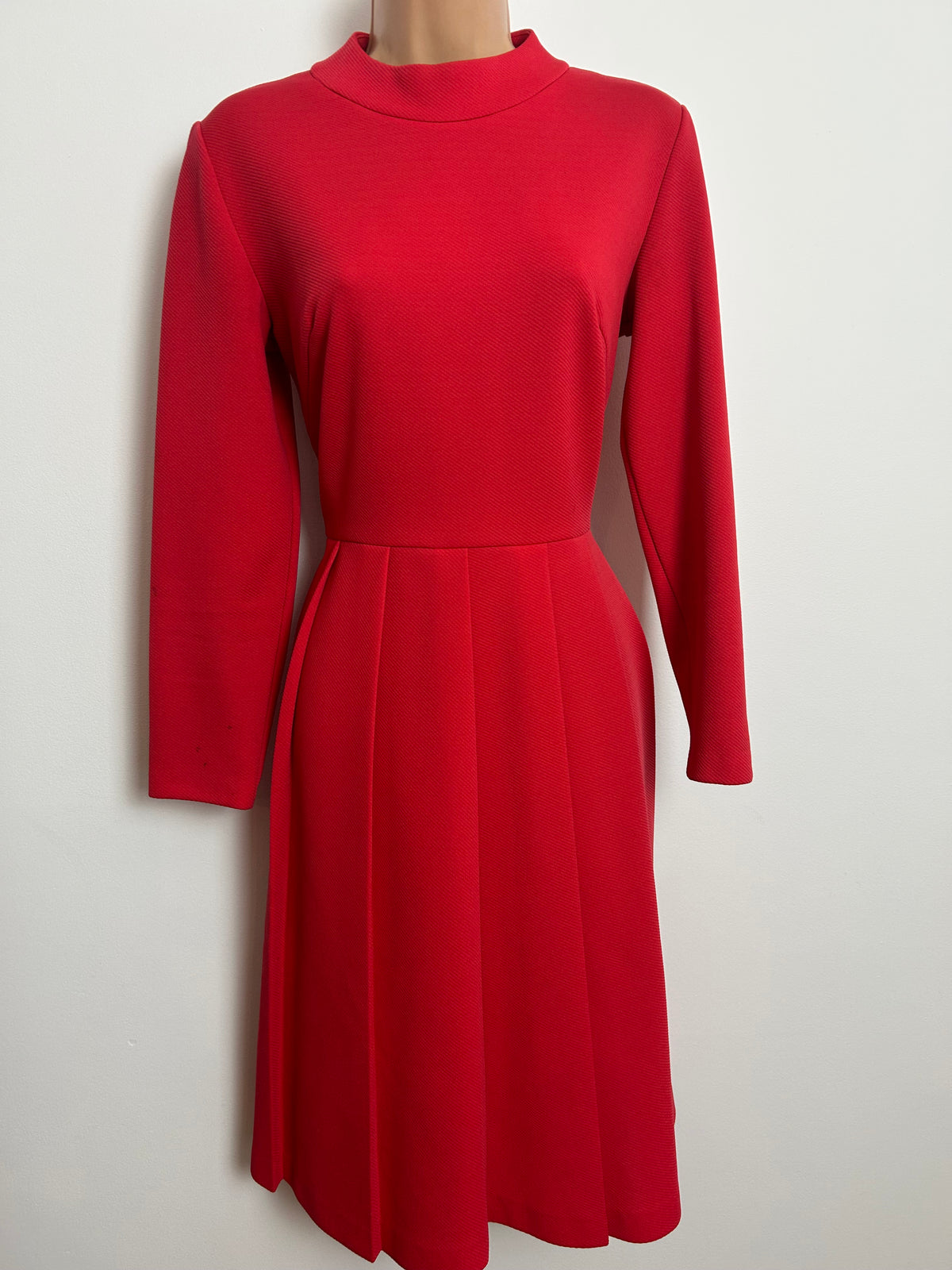 Vintage 1960s RICHARD STUMP Size 8 Raspberry Pinky Red Long Sleeve Pleated Mod Dress