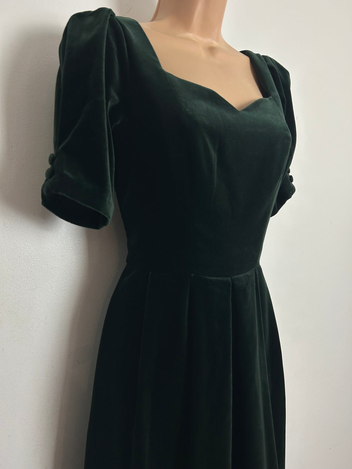 Vintage 1980s LAURA ASHLEY Size 8 (10 On Label) Bottle Green Velvet Pleated Midi Dress