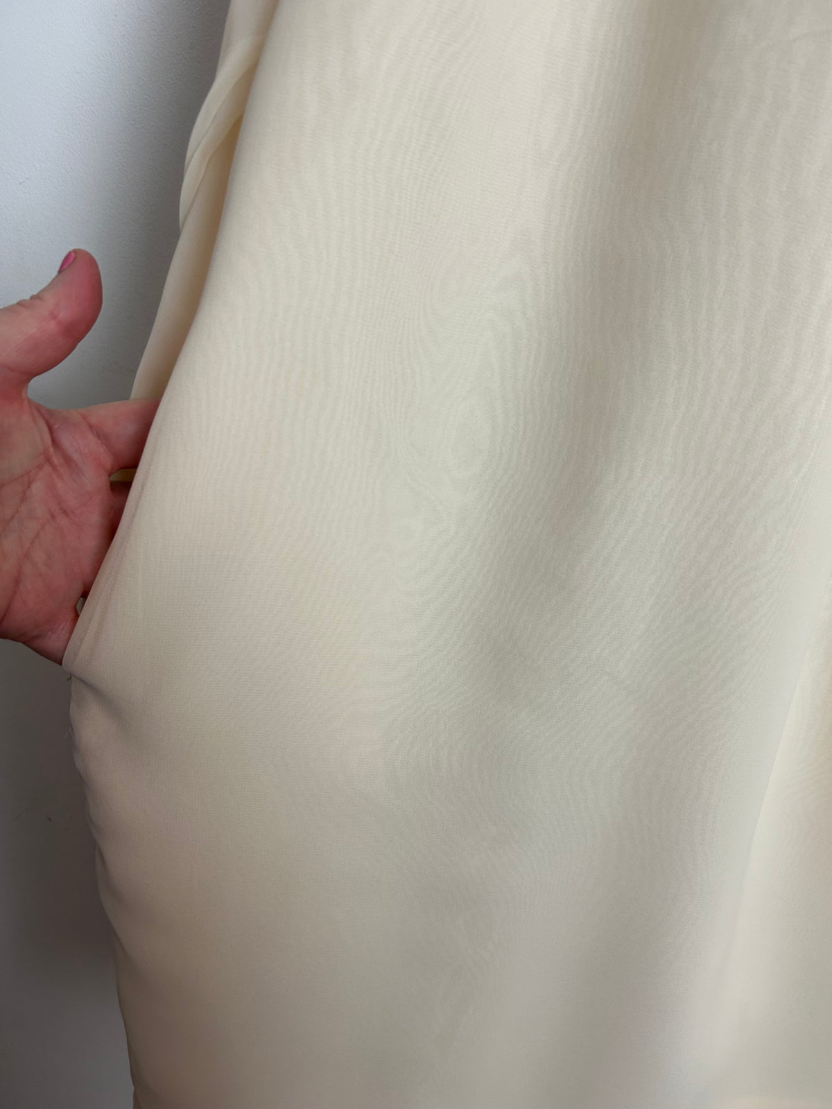 Vintage 1970s Size 10 Cream Long Sleeve Chiffon Smock Trapeze Dress With Pockets