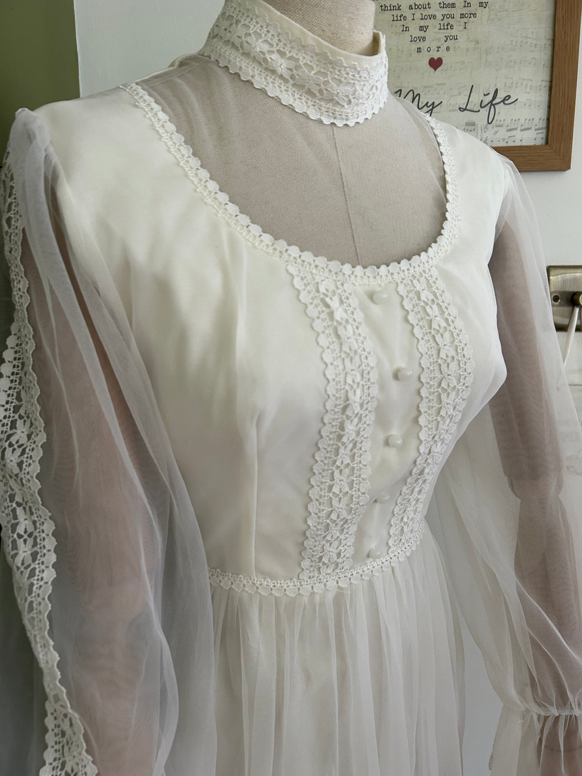 Vintage 1970s Size 8 White Long Sleeve Lace Trim Boho Prairie Wedding/Occasion Maxi Dress