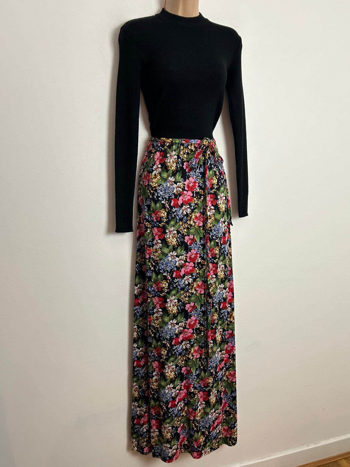 Vintage 1970s FURSTENBERG UK Size 8-10 Black Ribbed Bodice Long Sleeve Belted Floral Maxi Dress