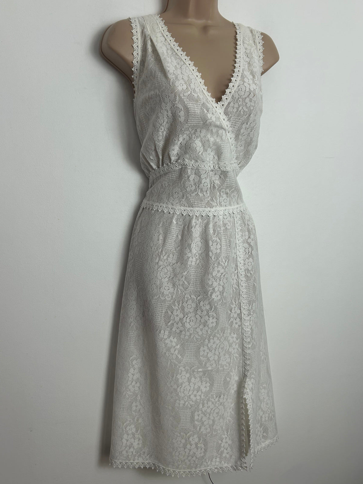 Vintage HANRO Made In Switzerland Size 12-14 White Cotton Lace Mock Wrap Style Mid Length Nightie