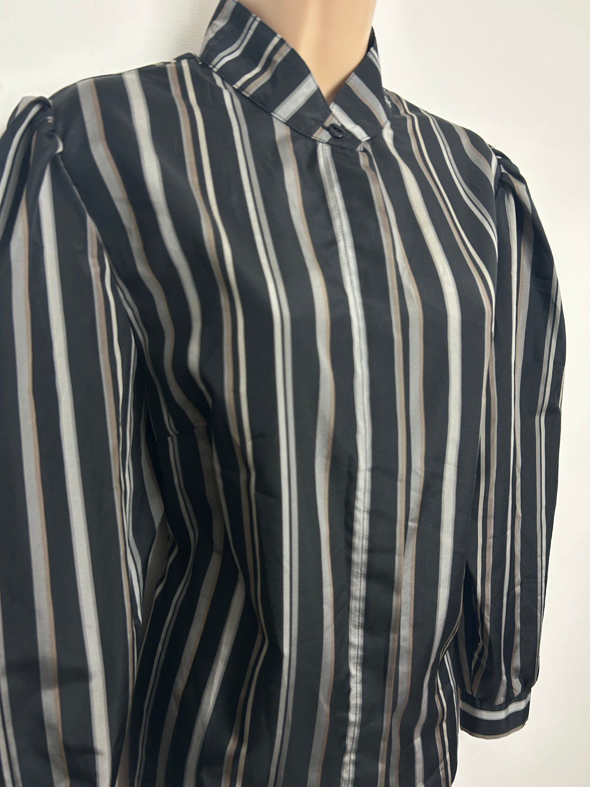 Vintage 1980s YESSICA Size 14-16 Black & Silver Stripe Long Sleeve Puff Sleeve Blouse