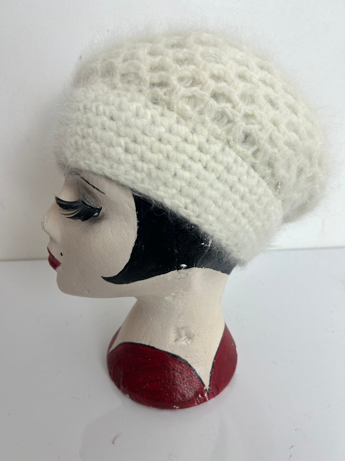 Vintage 1970s Winter White Chunky Knit Fab Angora Mix Beret Or Beanie Style Hat
