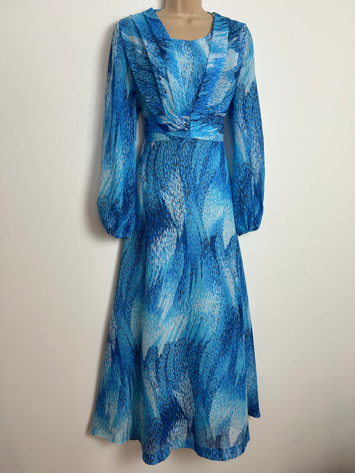 Vintage 1970s Size 14 Blue Tones Abstract Feathery Print Long Sleeve Chiffon Tie Back Maxi Dress