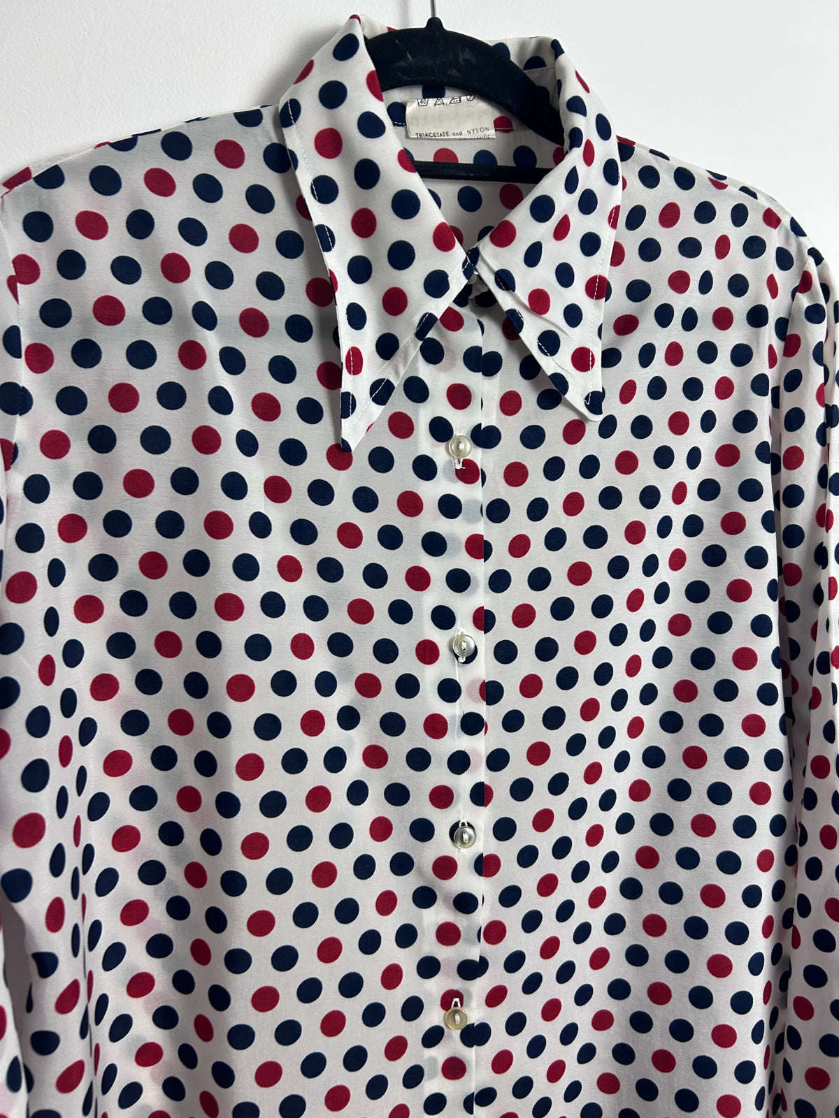 Vintage 1970s UK Size 16 White Navy Blue & Red Polka Dot Spot Print Dagger Collar Long Sleeve Shirt