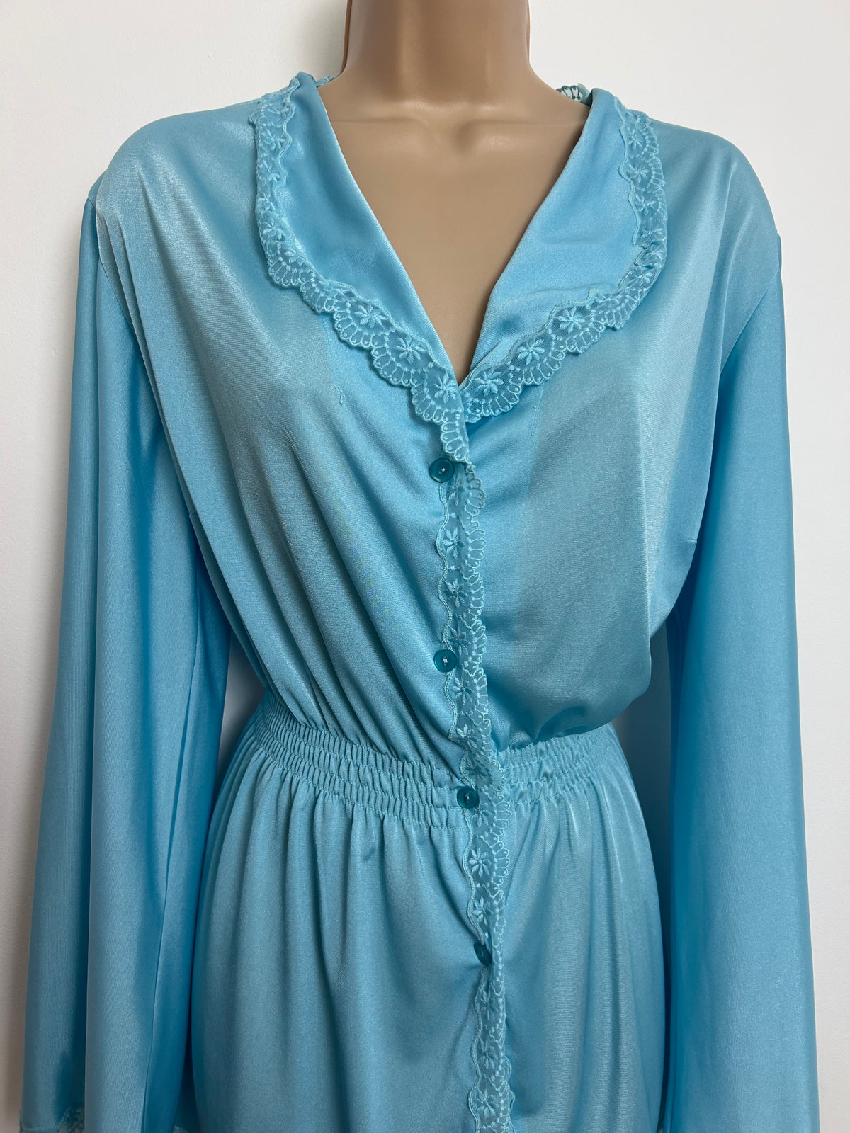 Vintage 1970s Size 12-14 Blue Lace Trim Long Sleeve Shirred Waist Bed Shirt/Jacket