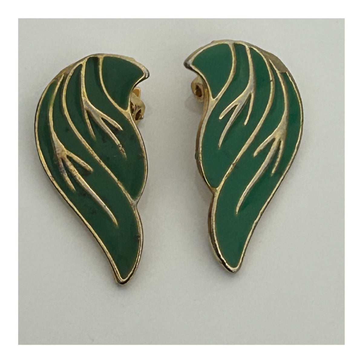 Vintage 1980s Large Green & Gold Tone Enamel Leaf Clip On Earrings