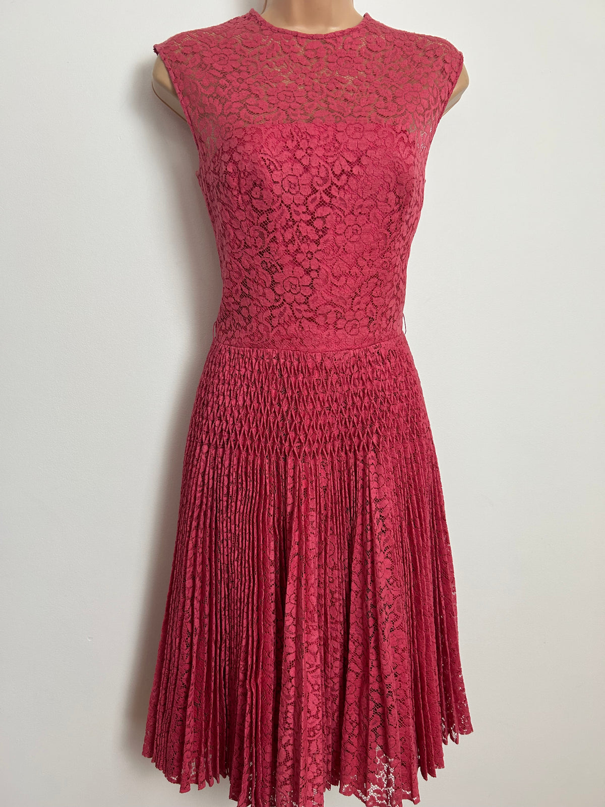 Vintage Early 1970s Size 6 Pink Lace Pintuck Detail Pleated Party Cocktail Dress