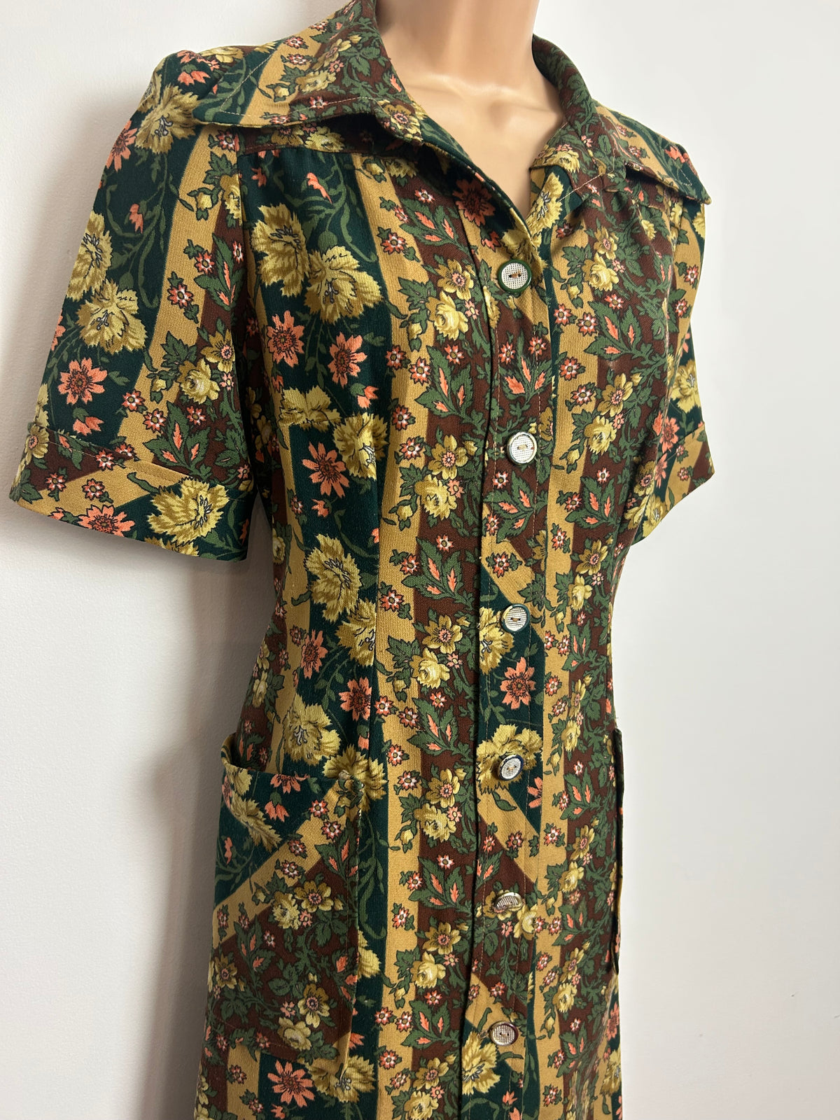 Vintage 1970s 12 Brown Beige & Green Stripe & Floral Print Mod Shift Dress