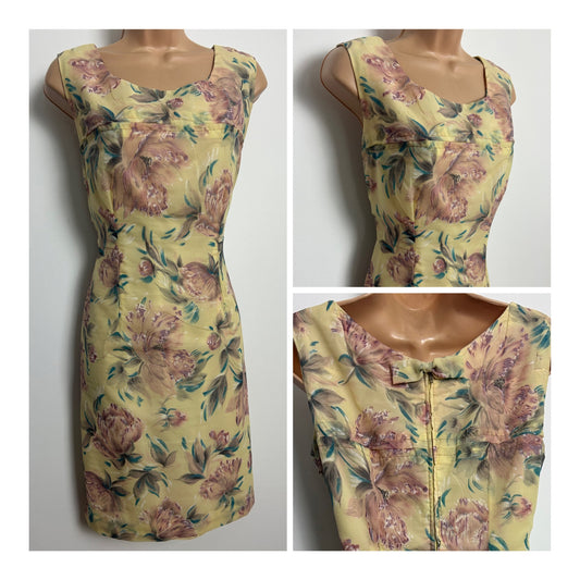 Vintage Early 1960s Size 12 Cream & Dusky Pink Floral Print Wiggle Dress