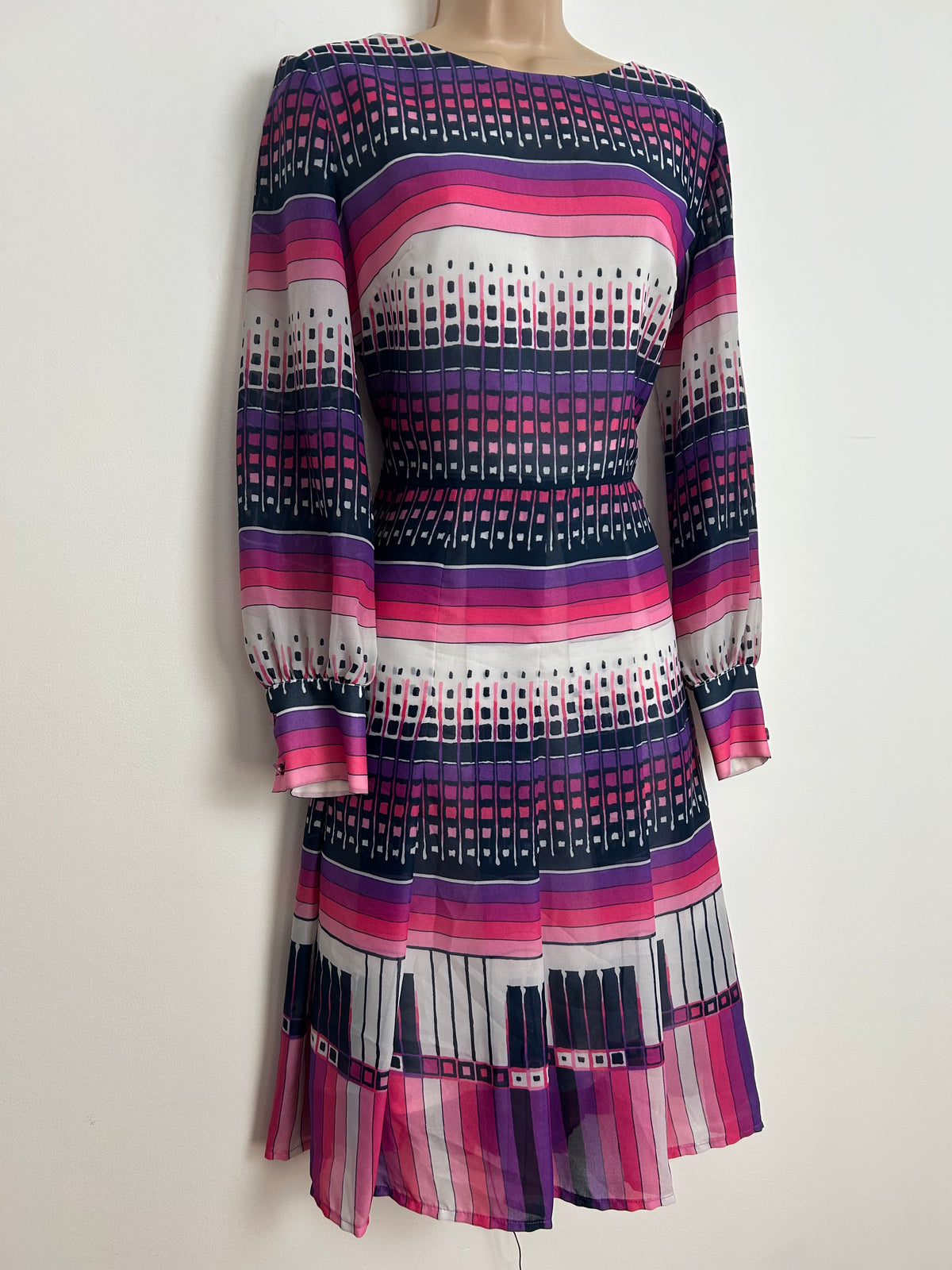 Vintage 1970s EIN FINK Size 12 Black White Pink & Purple Geometric & Stripe Print Long Sleeve Pleated Dress