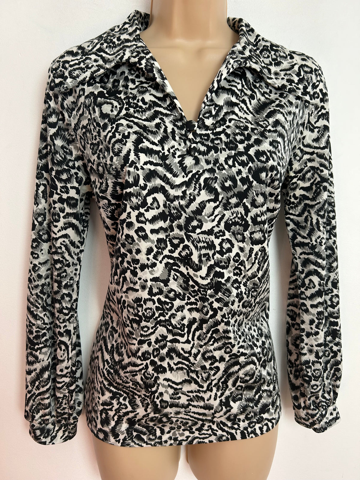 Vintage 1970s UK Size 8-10 Black White & Grey Leopard Animal Print Long Sleeve Blouse Style Shirt