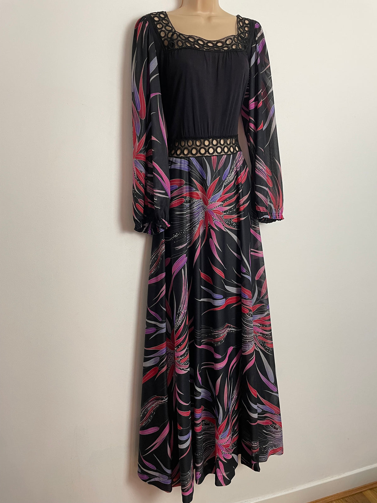 Vintage 1970s LAROUSSE Italy UK Size 8 Black Red & Violet Leaf Print Circle Lace Boho Maxi Dress