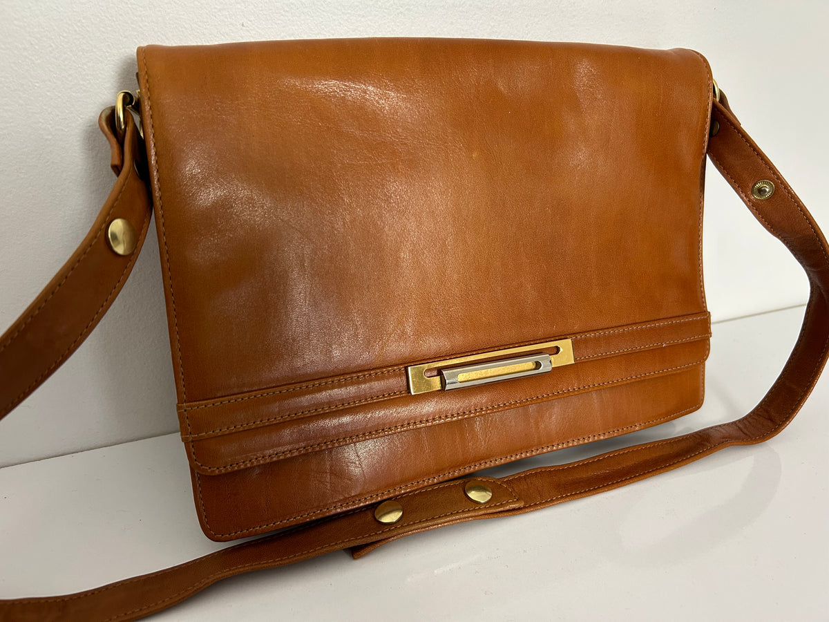Vintage 1980s Tan Brown Gold Tone Leather Shoulder Bag With Adjustable Shoulder Strap