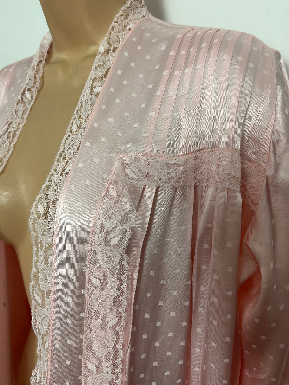 Vintage Up To Size 16 Pink Lace Trim Silky Satin Open Front Long Sleeve Peignoir