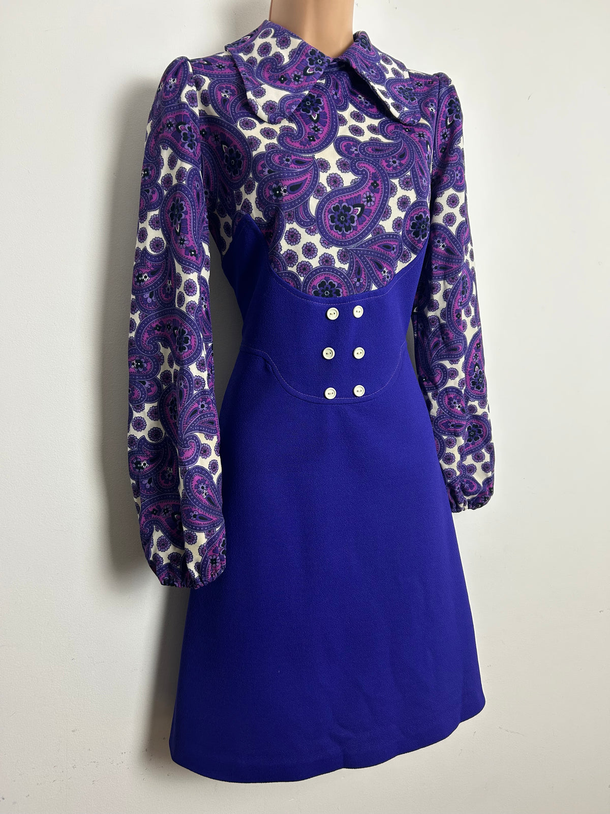 Vintage 1960s Size 12 Purple & White Paisley Print Beagle Collar Long Sleeve Mod Dress