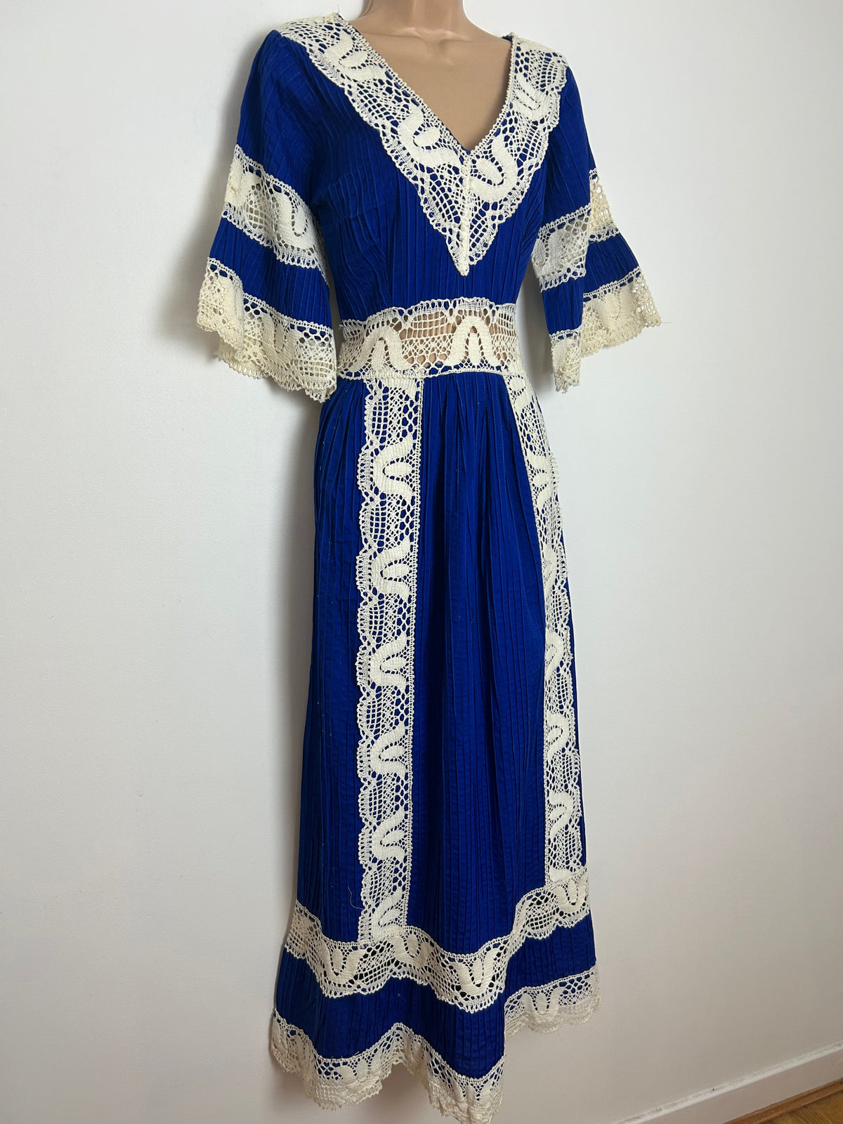 Vintage 1970s MEXICAN Size 10 Royal Blue Pintuck Pleated Crochet Lace Detail Cotton Maxi Dress