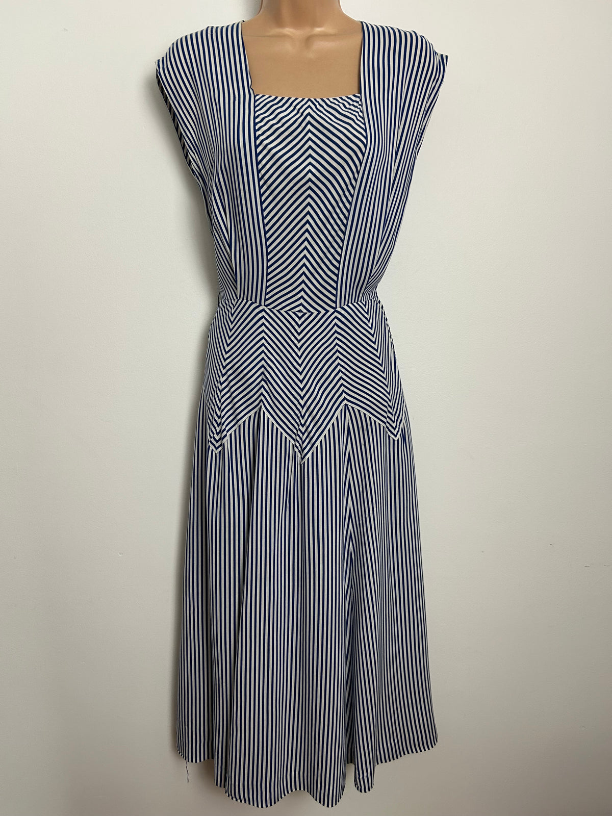 Vintage Late 1950s Size 8 Blue & White Stripe Print Sleeveless Day Dress