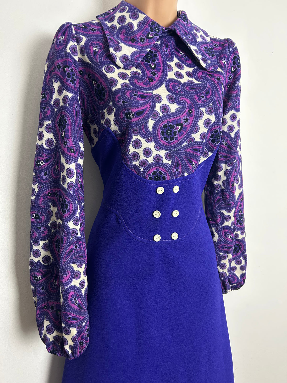 Vintage 1960s Size 12 Purple & White Paisley Print Beagle Collar Long Sleeve Mod Dress