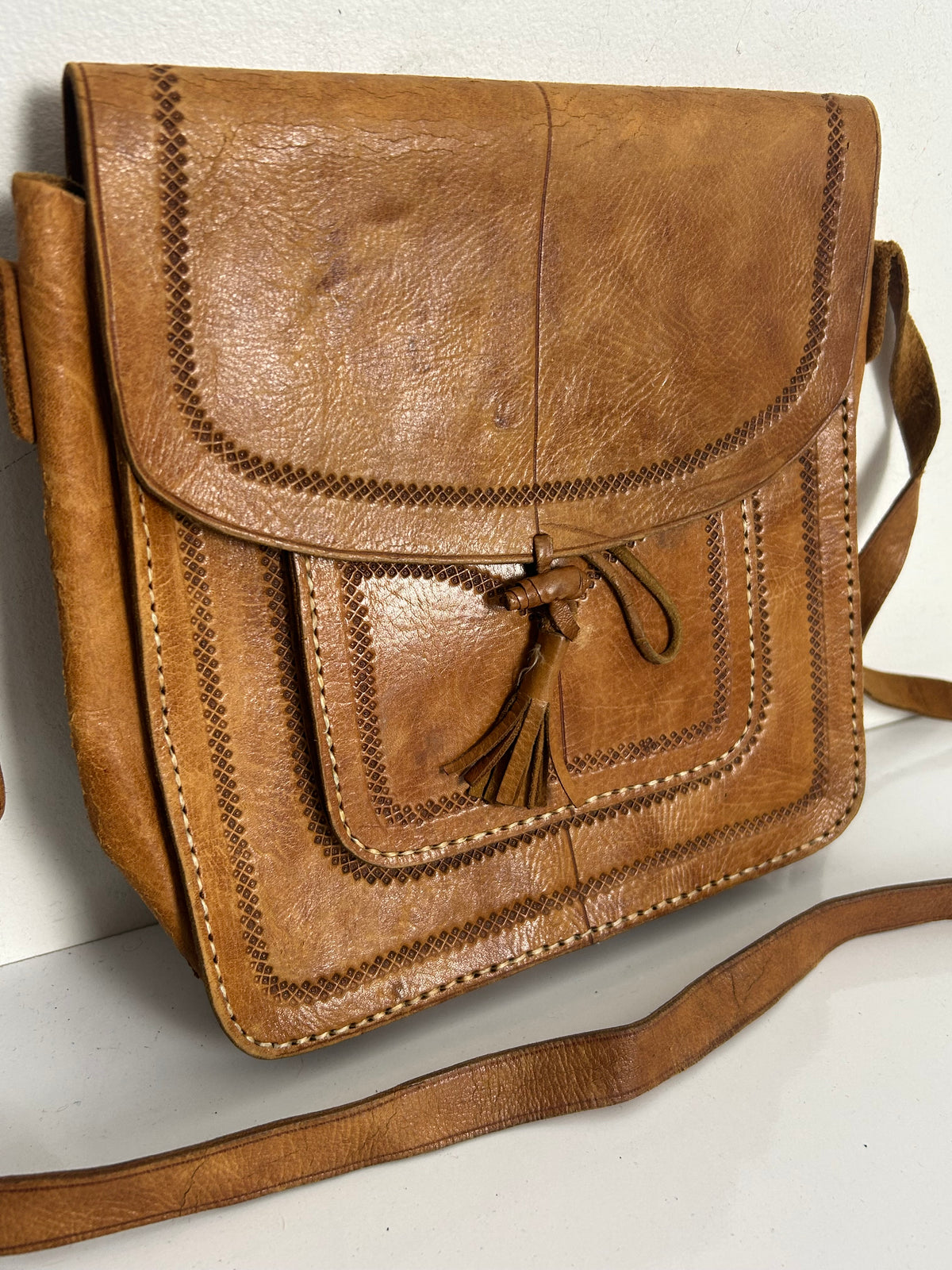 Vintage 1970s Tan Brown Real Leather Tooled Detail Satchel Saddle Handbag