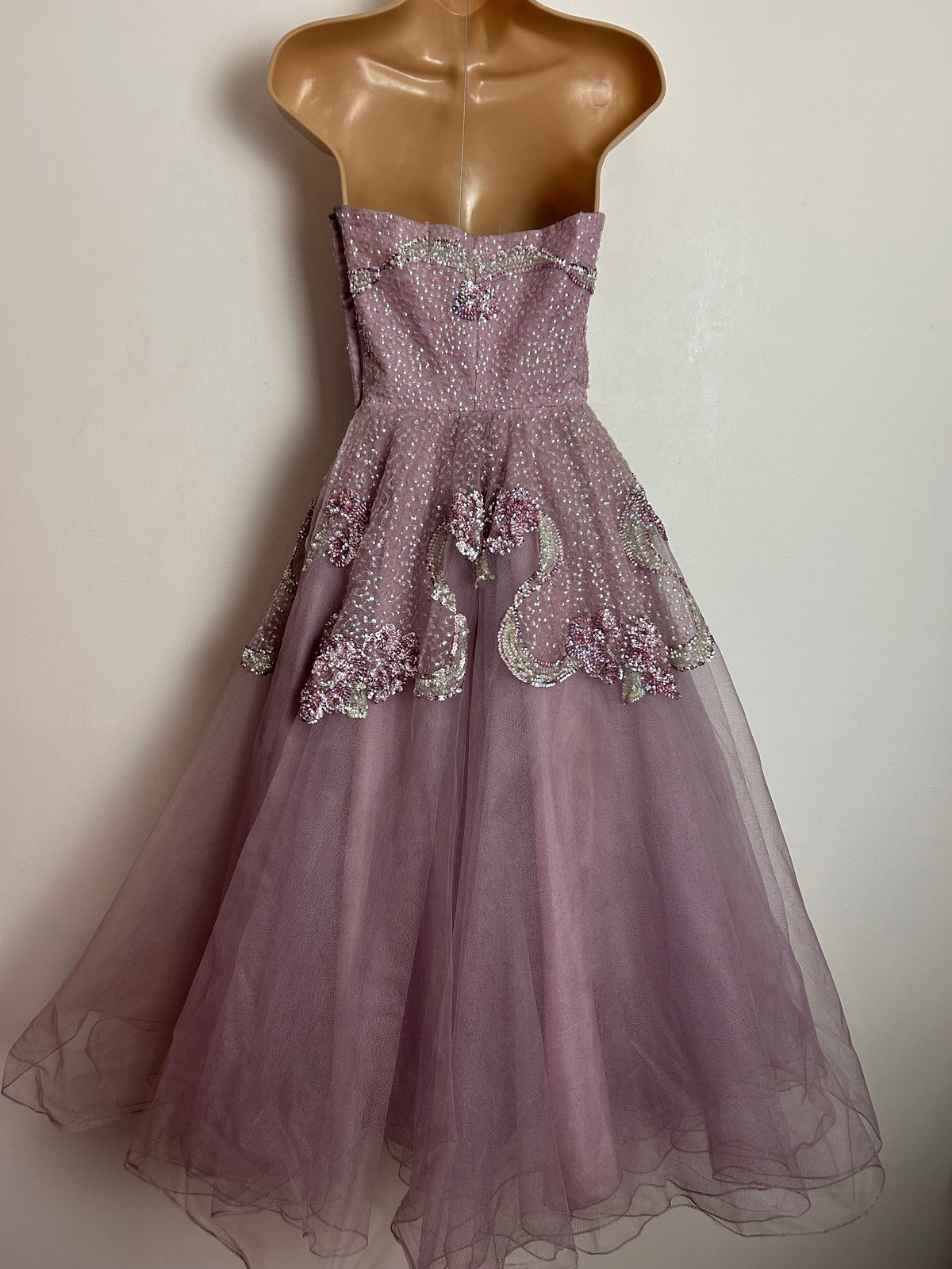 Vintage Early 1950s (Possibly 1940s) UK Size 6 Pale Mauve Tulle Net Sequin Strapless Princess Ballgown