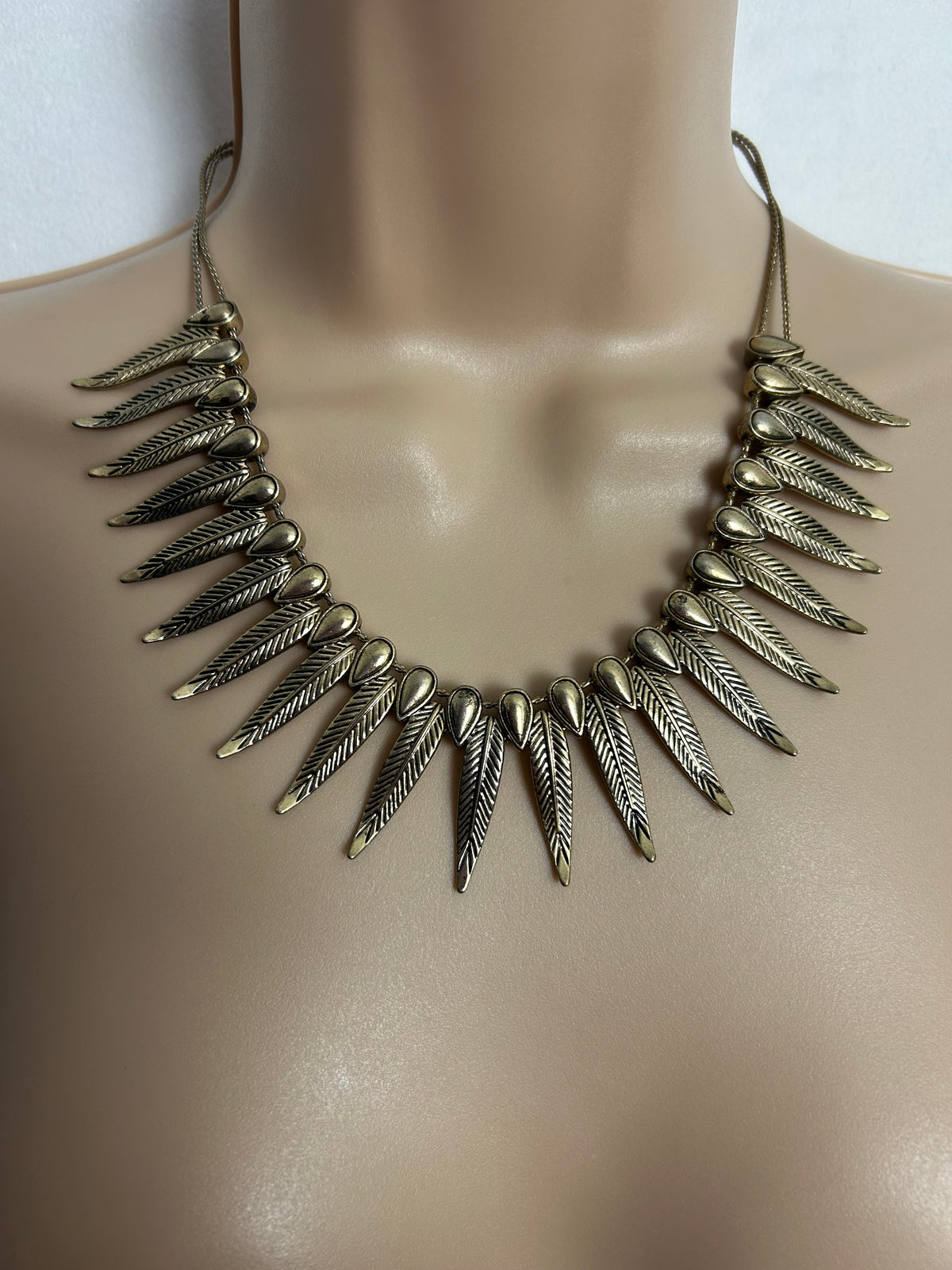 Vintage Gold Tone Double Chain Leaf Style Necklace
